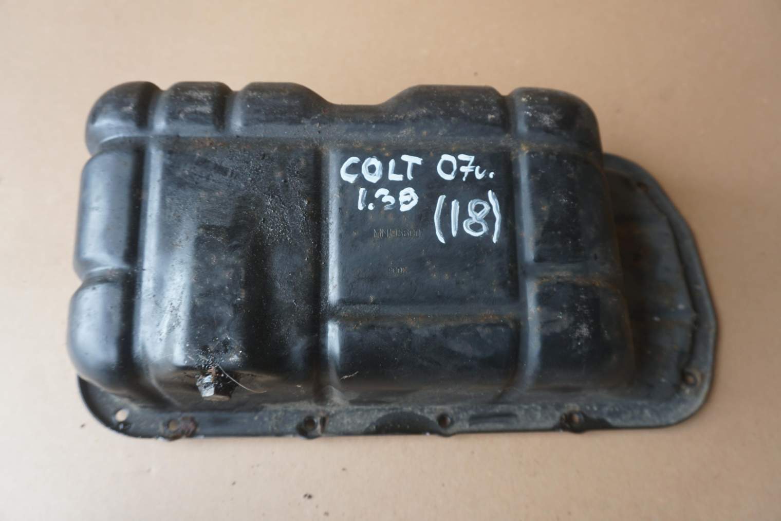 MITSUBISHI COLT VI MISKA OLEJOWA MN195600