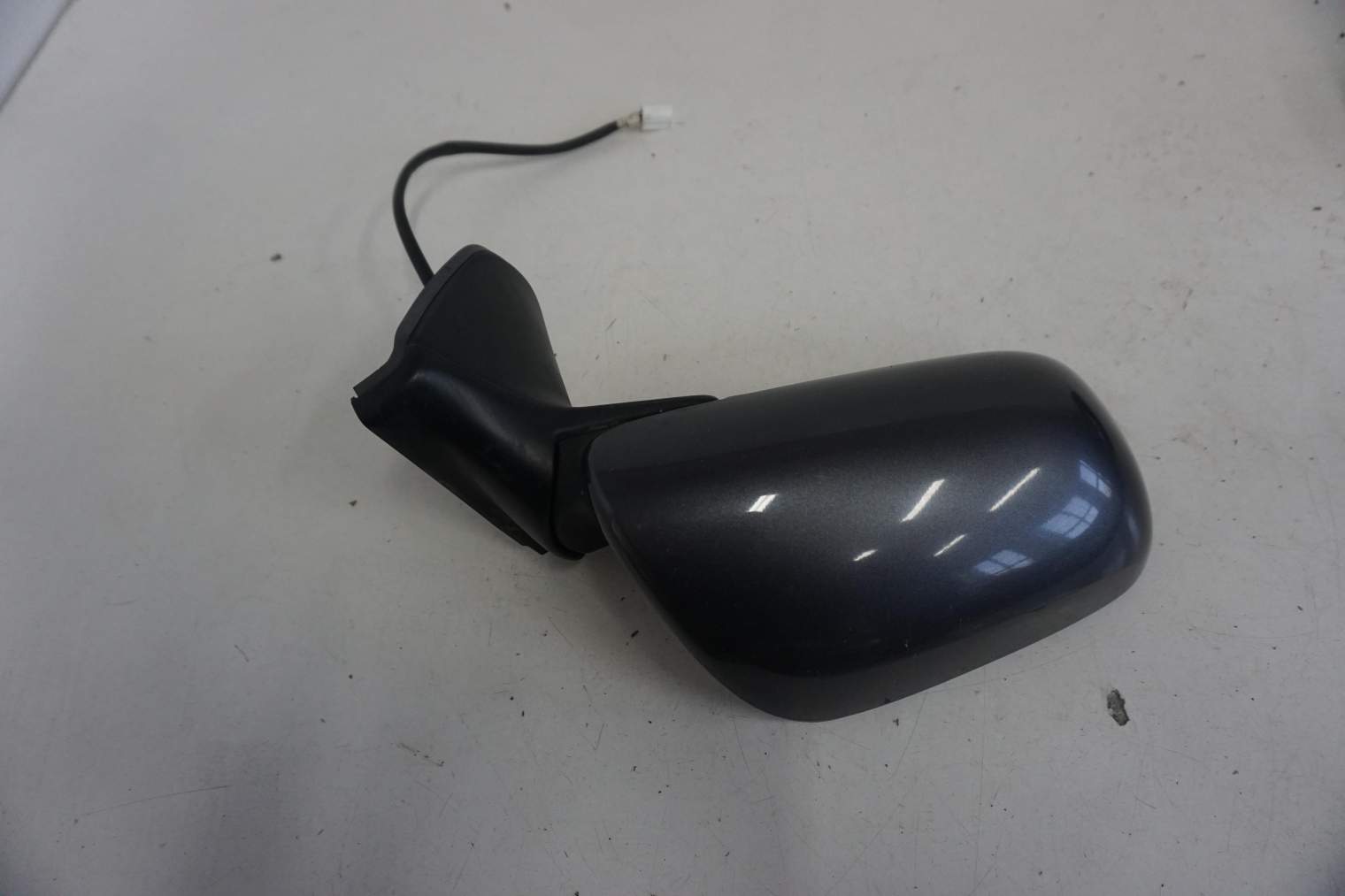 TOYOTA AURIS LUSTERKO PRAWE 1G3