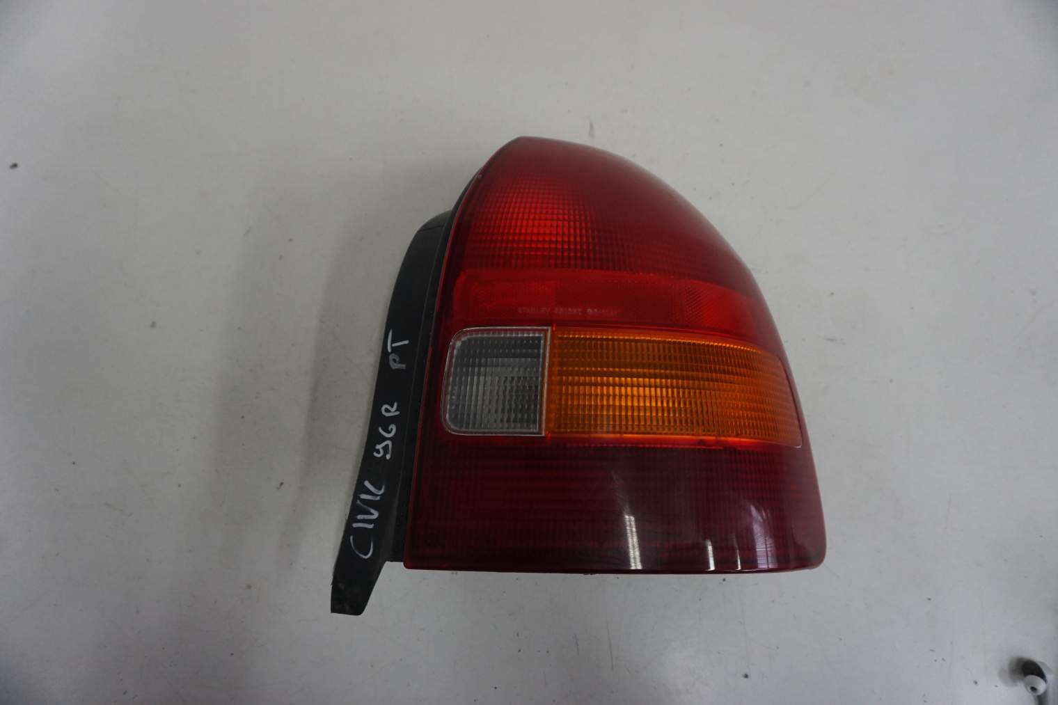 HONDA CIVIC VI LAMPA TYLNA PRAWY