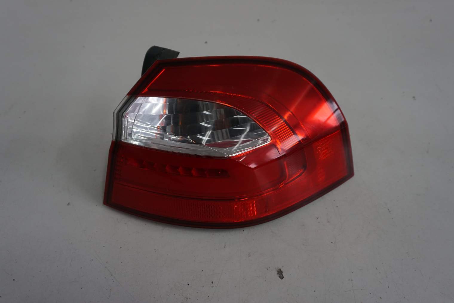 KIA RIO III LAMPA TYLNA PRAWA 92402-1W2