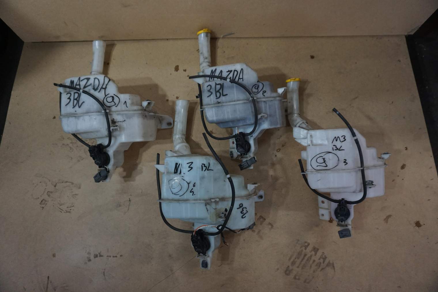 MAZDA 3 BL 2009-2013R ZBIORNIK SPRYSKIWACZY BBM467480