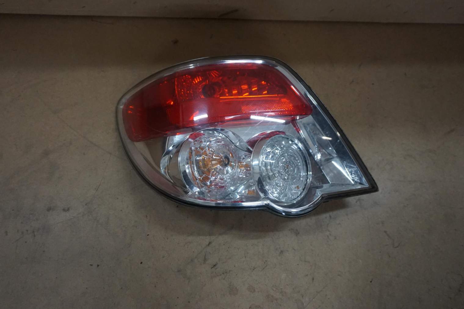 SUBARU IMPREZA KOMBI GG LAMPA TYLNA LEWA