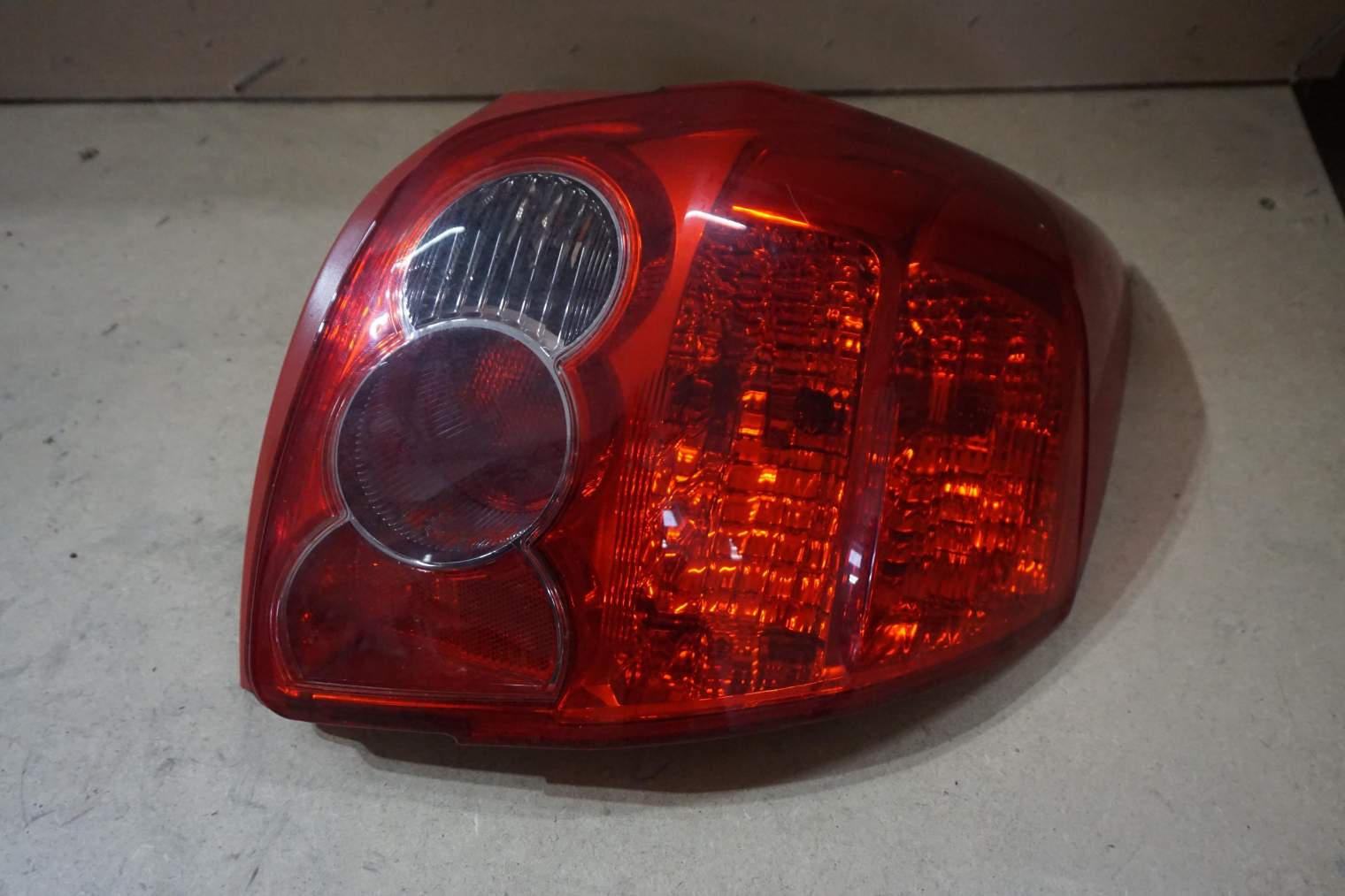 TOYOTA AURIS E15 LAMPA TYLNA PRAWA