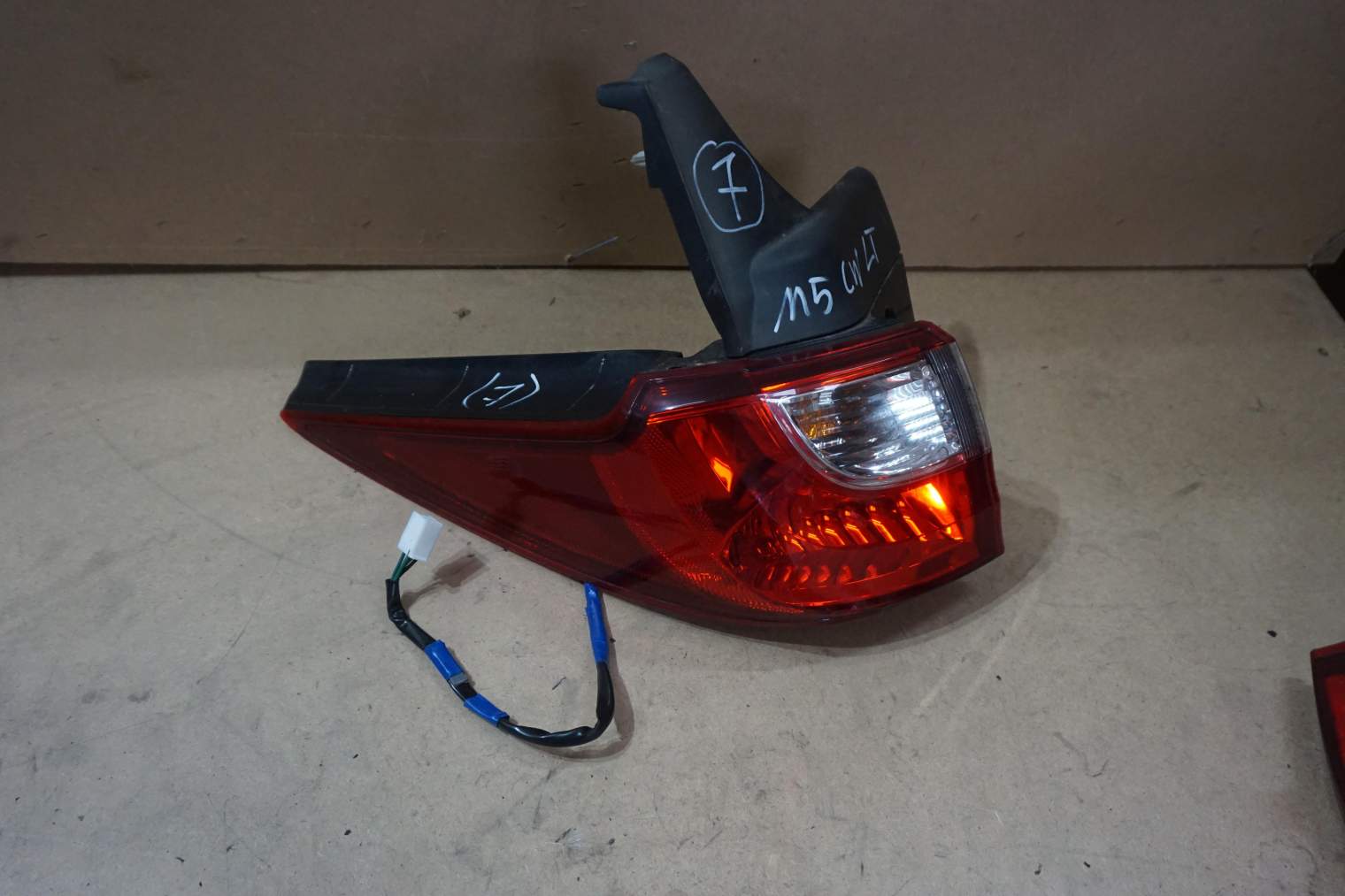 MAZDA 5 CW LAMPA TYLNA LEWA BLOTNIK C51351160 C513-51160