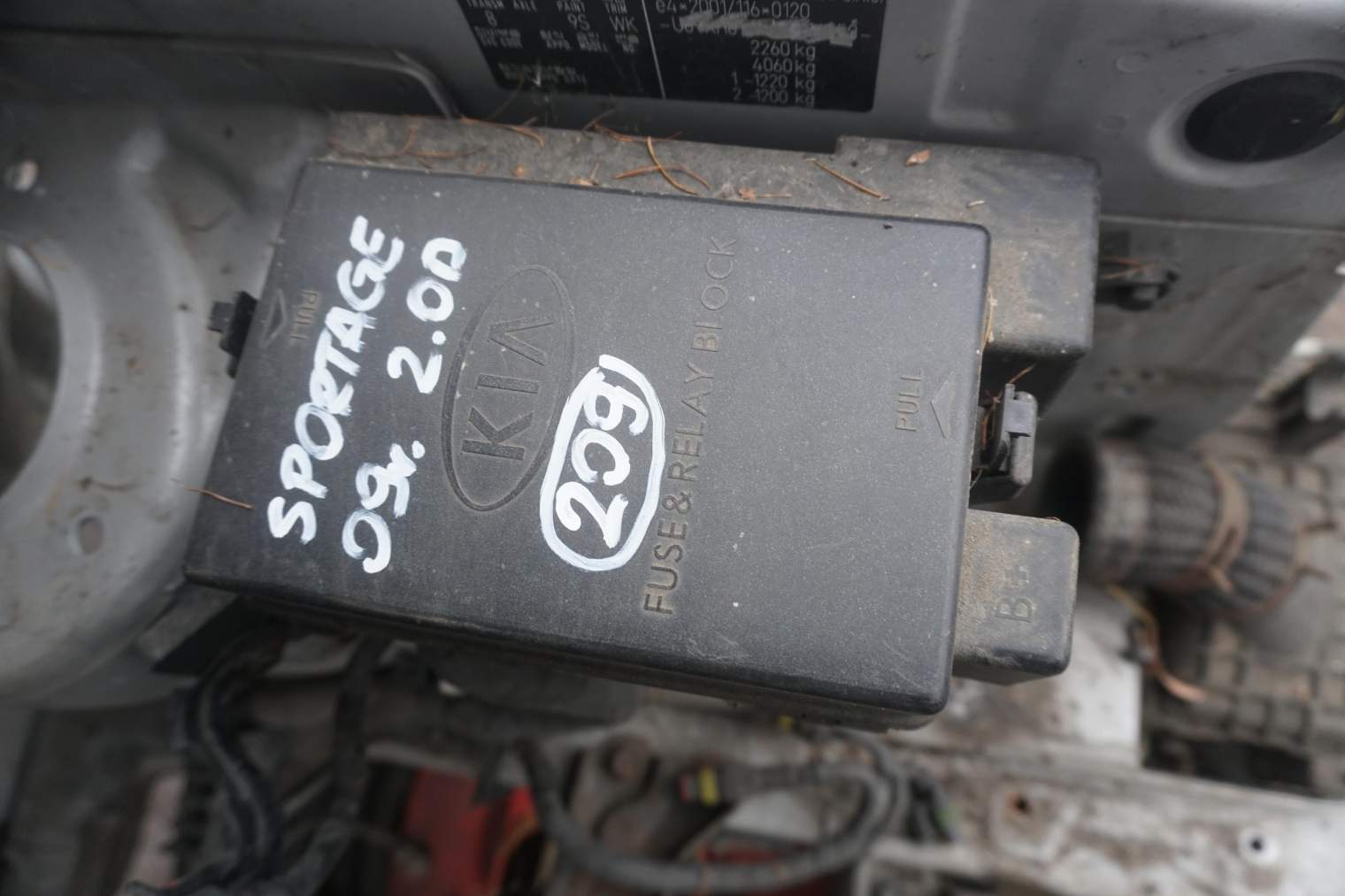 KIA SPORTAGE II LIFT 2010R 2.0CRDI D4EA SKRZYNKA BEZPIECZNIKÓW 919511F240 - obrazek 2