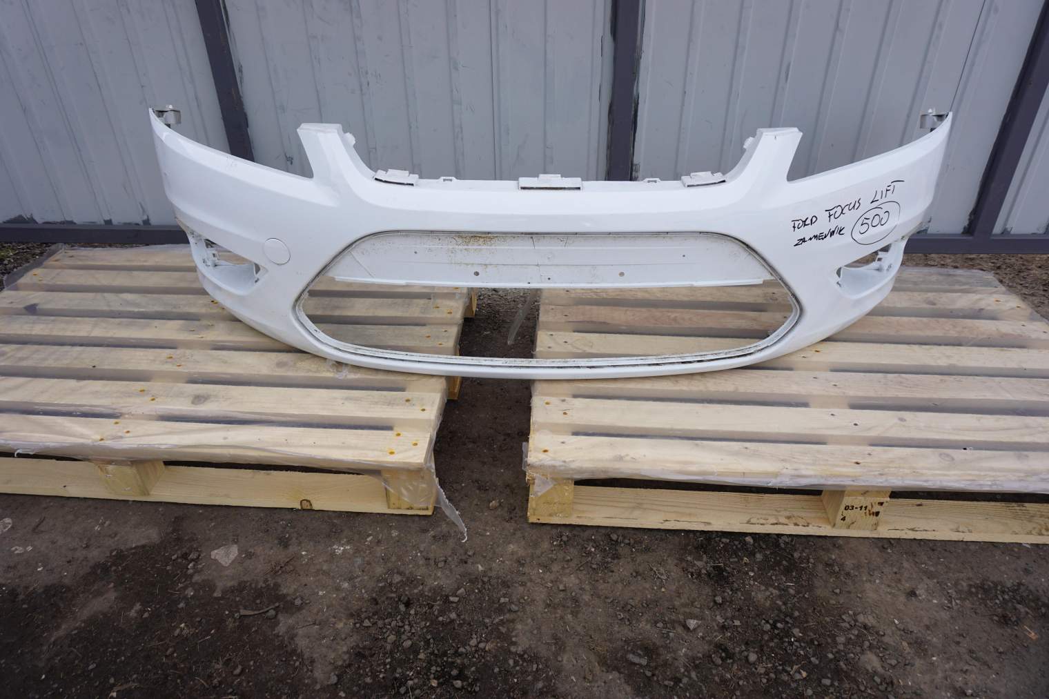 FORD FOCUS ZDERZAK PRZEDNI