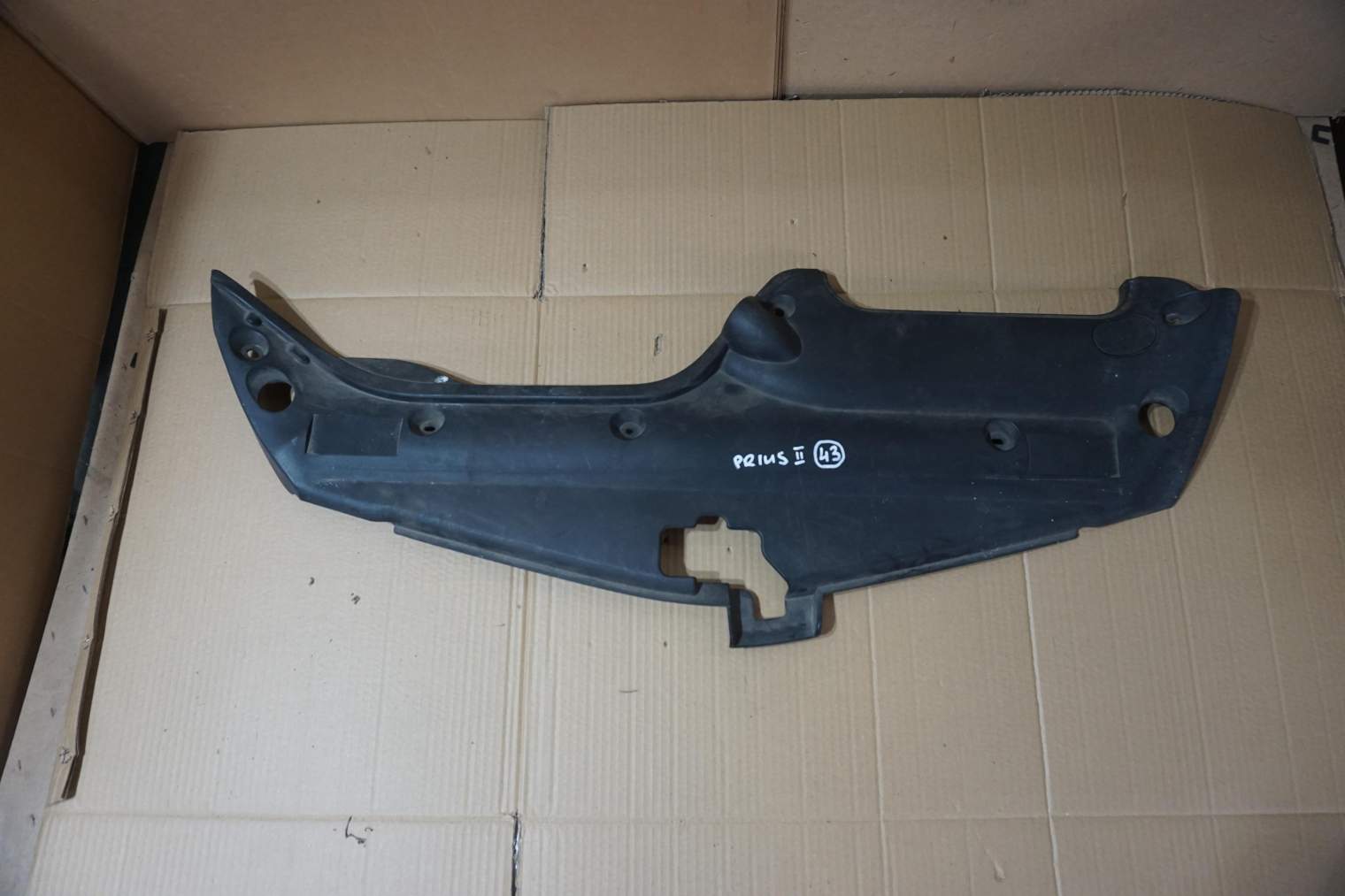 TOYOTA PRIUS II OSLONA PASA PRZEDNIEGO 53289-47010 53289-47020