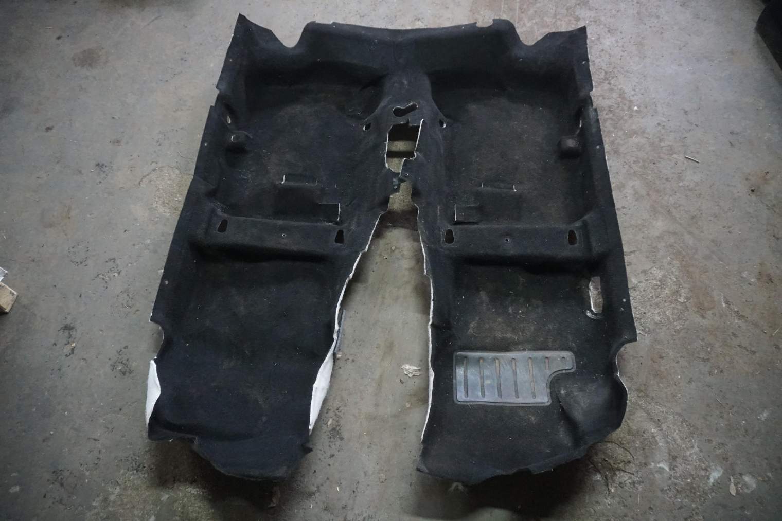 MAZDA 3 BK 2003-2009R WYKŁADZINA DYWAN