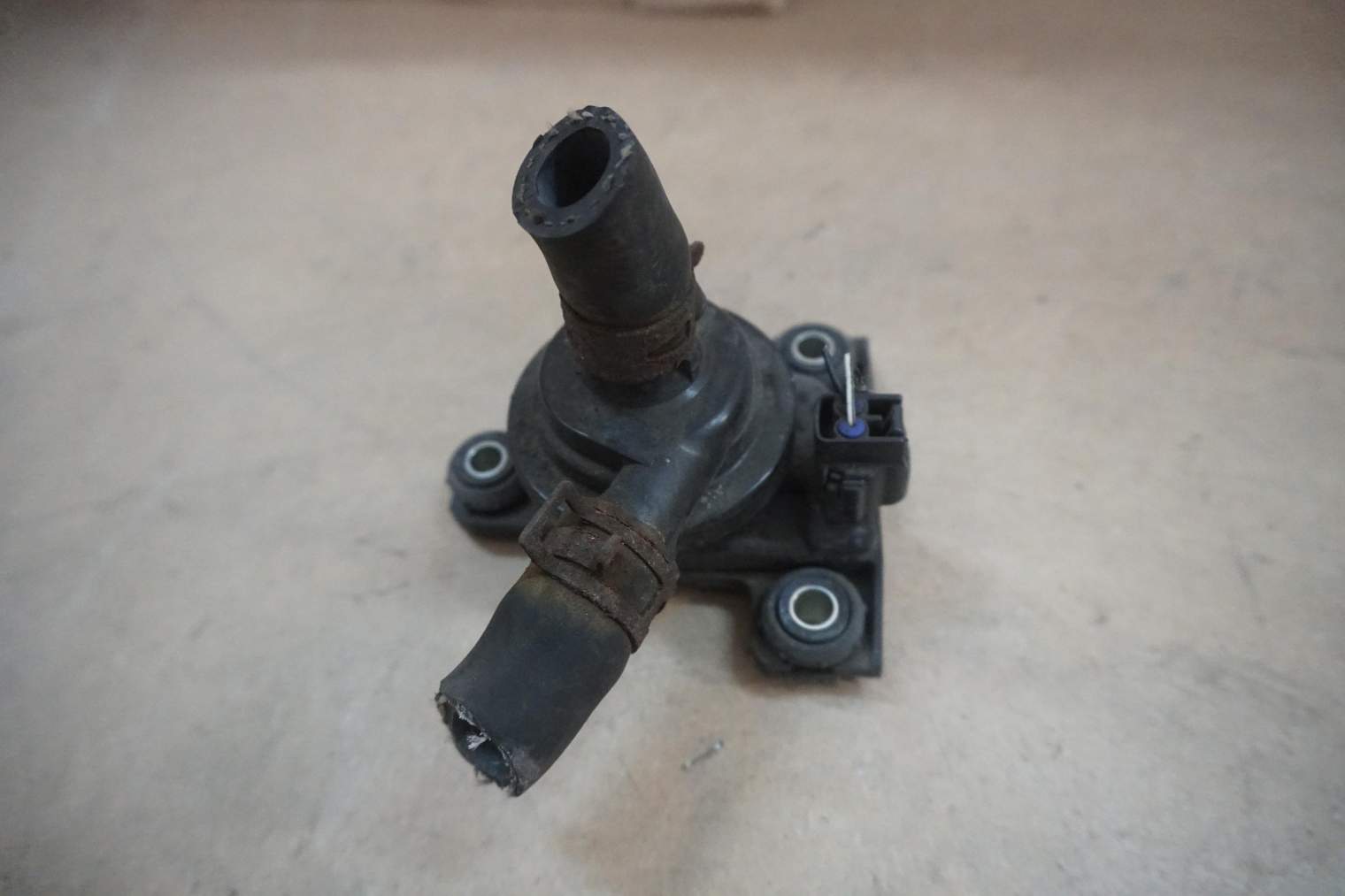 TOYOTA PRIUS II XW20 2003-2009R POMPKA PŁYNU G902047031