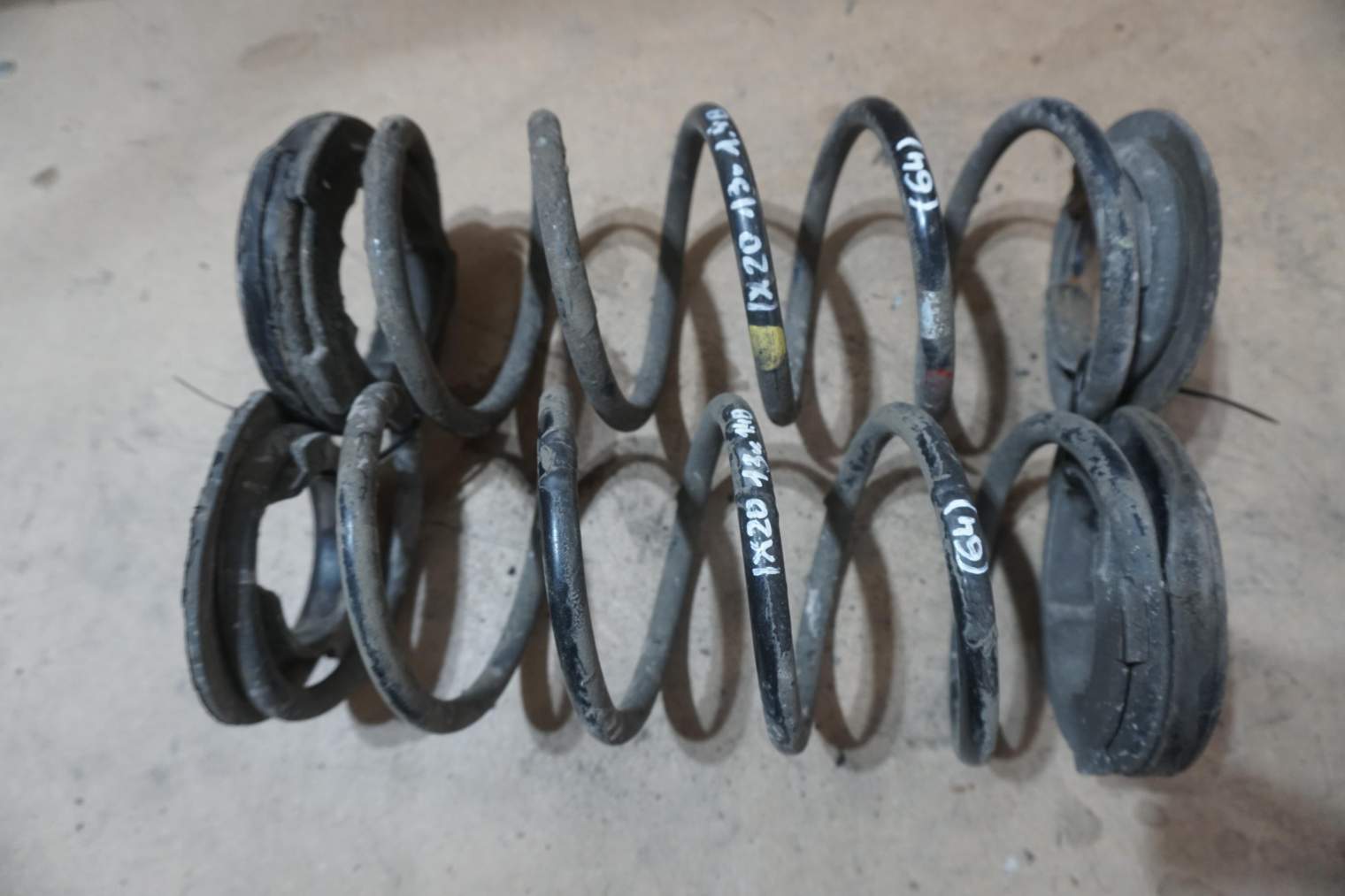 HYUNDAI iX20 2010-2019r TYLNA SPREZYNA SPREZYNY 553301K000