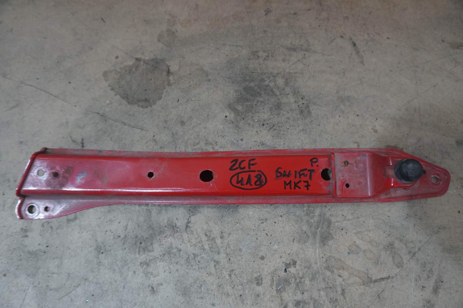 SUZUKI SWIFT MK7 IV PRAWE WZMOCNIENIE 7234068L00 ZCF