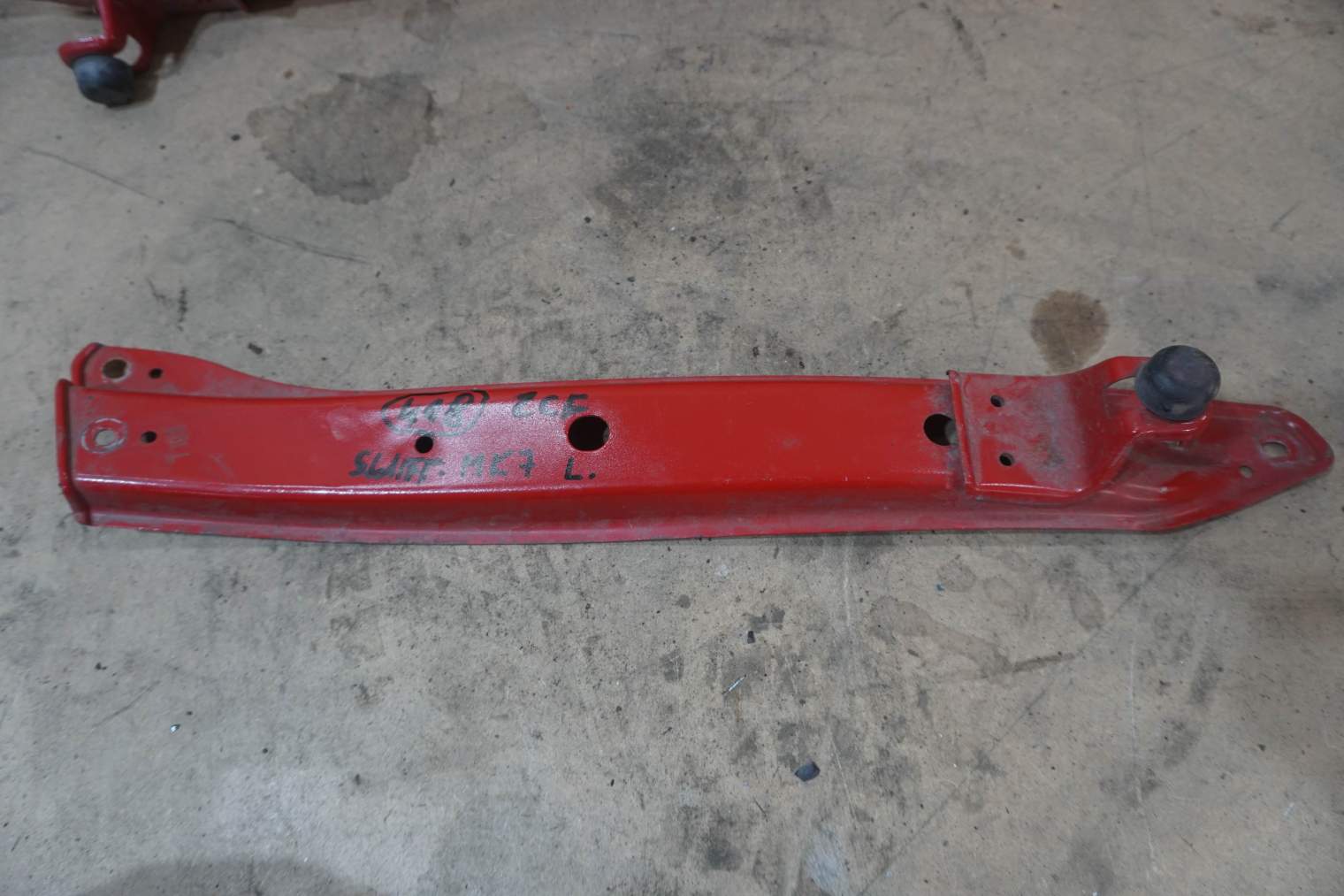 SUZUKI SWIFT MK7 IV LEWE WZMOCNIENIE 7235068L00 ZCF