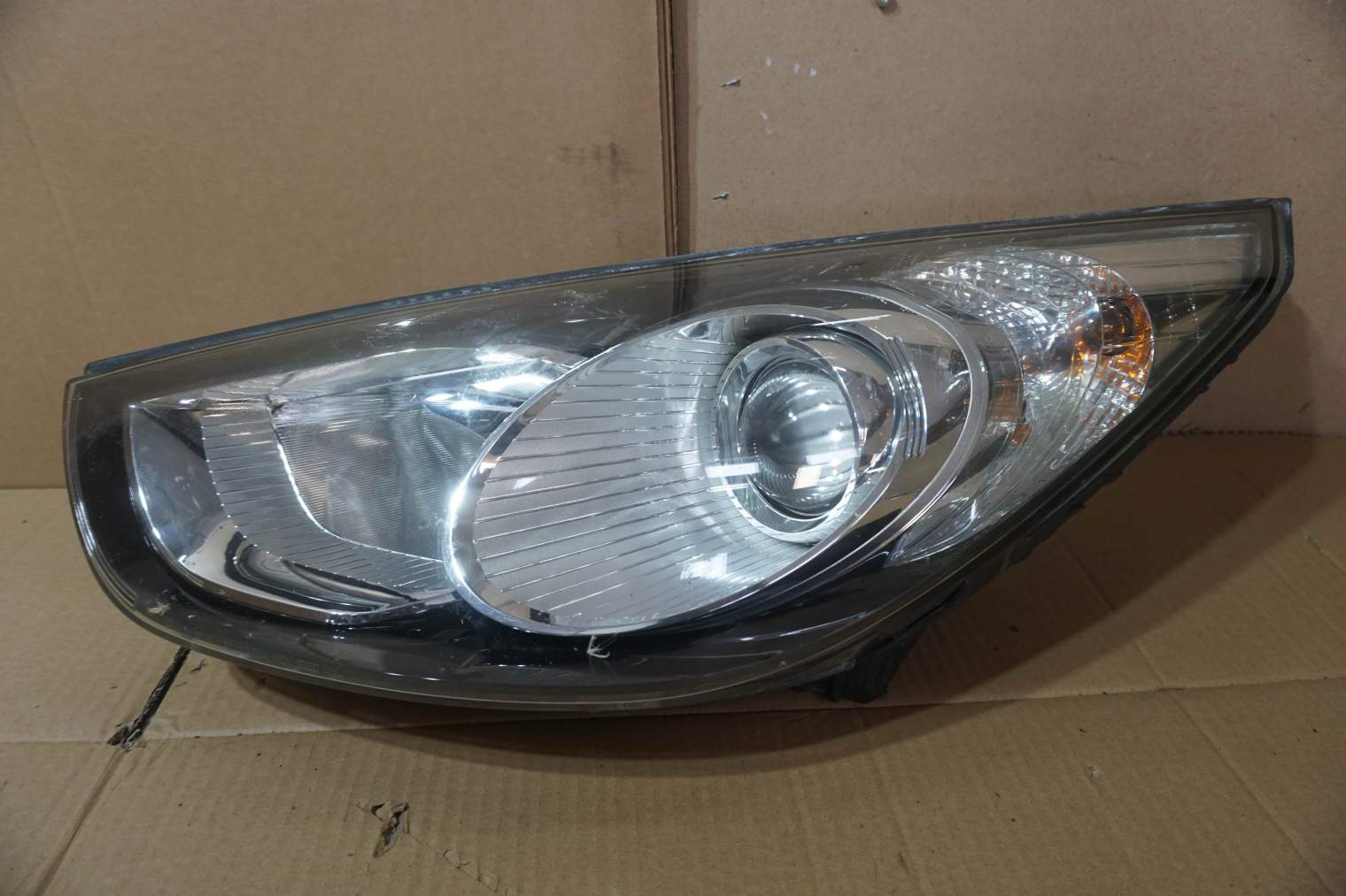 HYUNDAI IX35 LEWA LAMPA 921012Y020