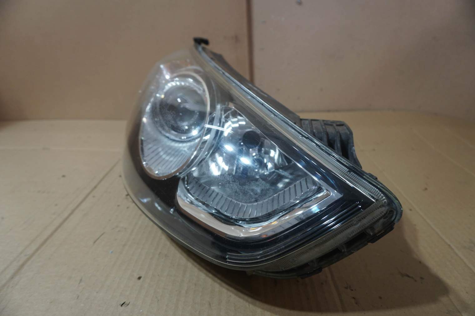HYUNDAI IX35 PRAWA LAMPA 921022Y020 - obrazek 2