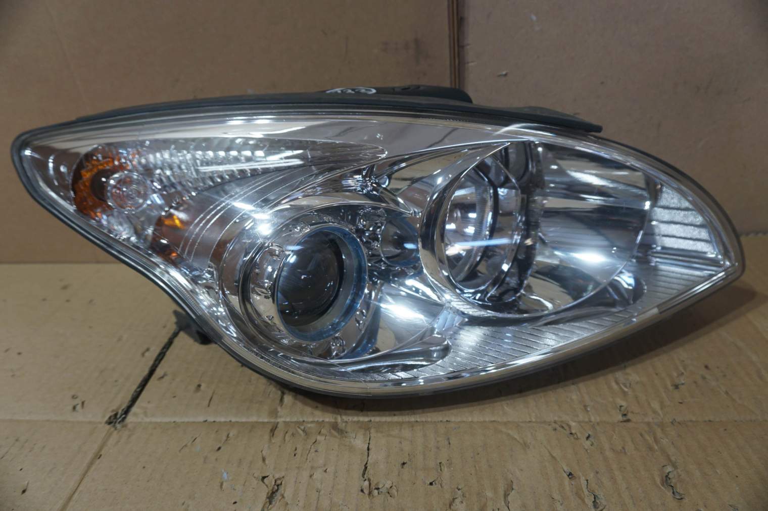 HYUNDAI I30 I PRAWA LAMPA 921022LXXX