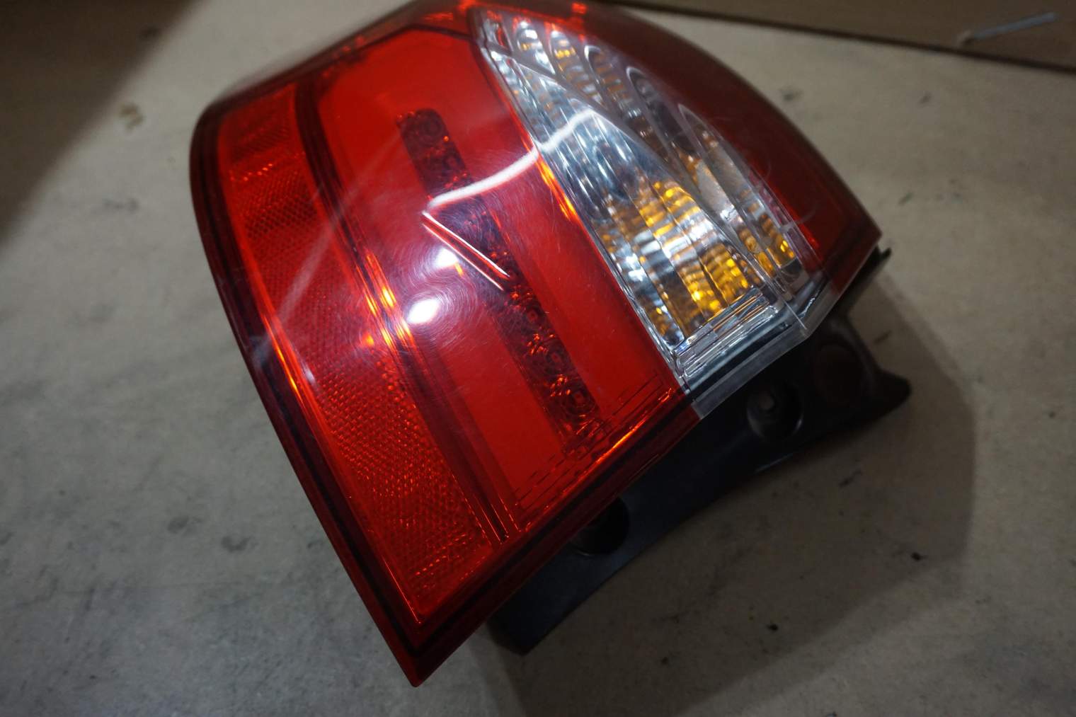 KIA RIO III LAMPA TYLNA LEWA - obrazek 3