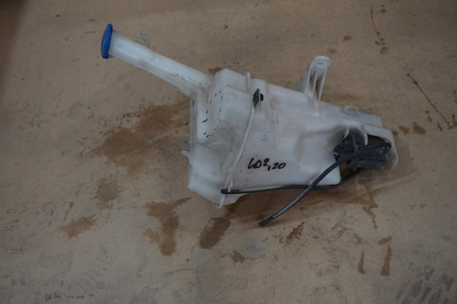 HYUNDAI I20 ZBIORNICZEK PŁYNU DO SPRYSKIWACZY 98610-1J200