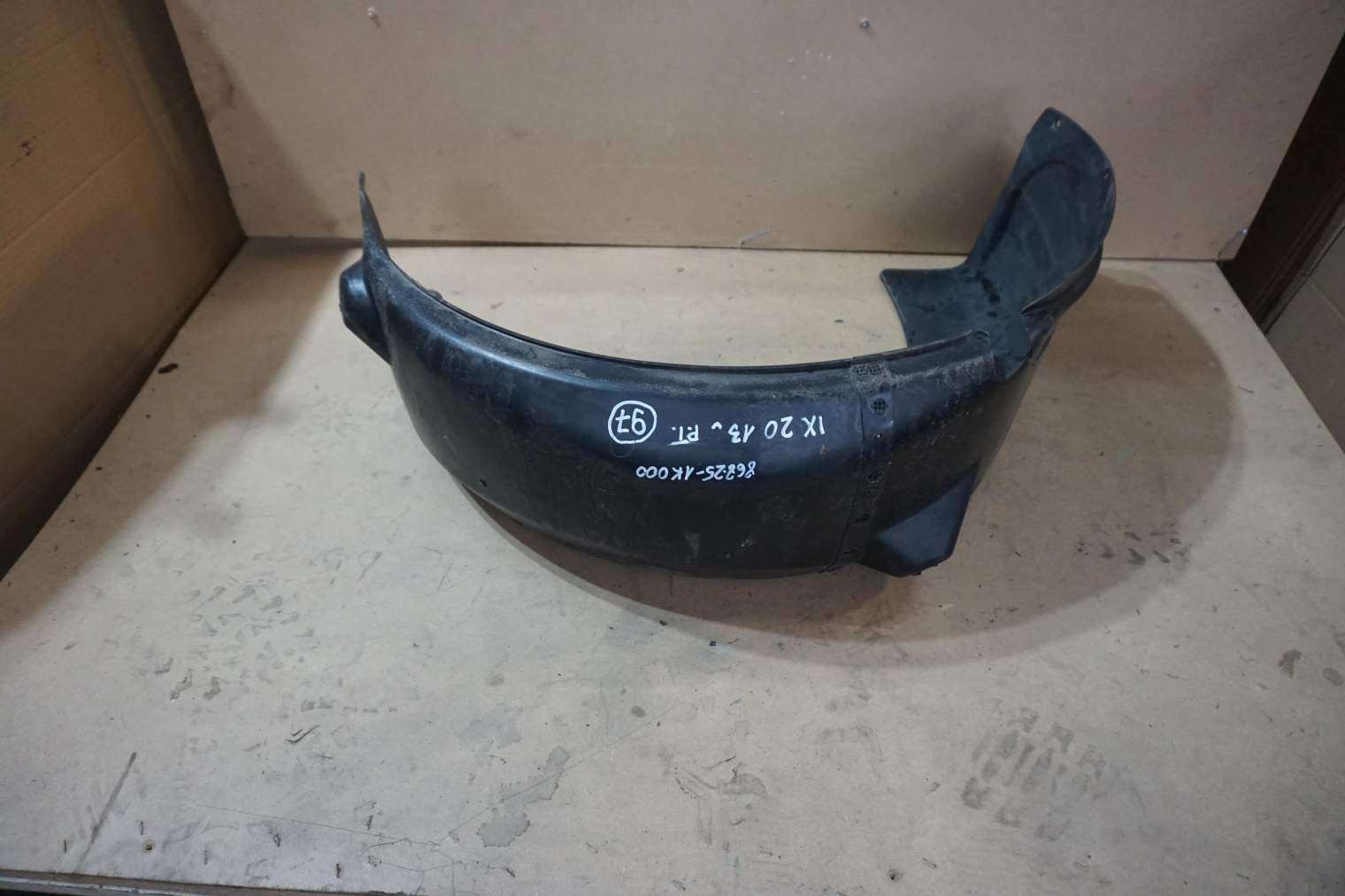 HYUNDAI iX20 2010-2019r NADKOLE PRAWE TYLNE 86825-1K000