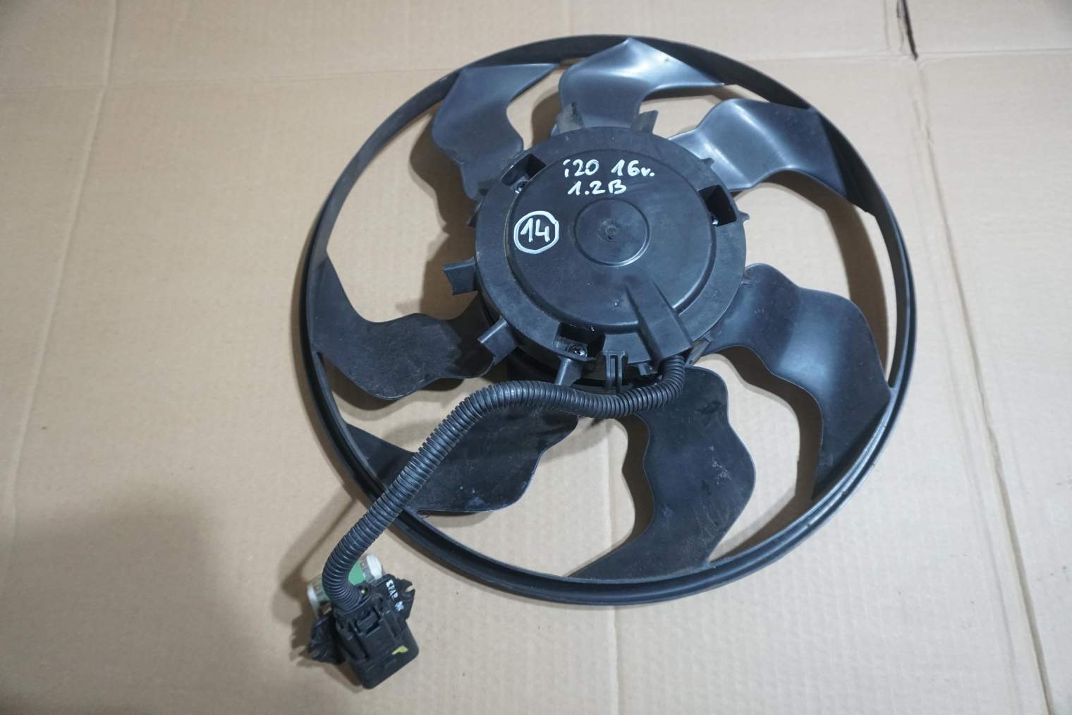 HYUNDAI i20 II WENTYLATOR CHŁODNICY 25386C8180