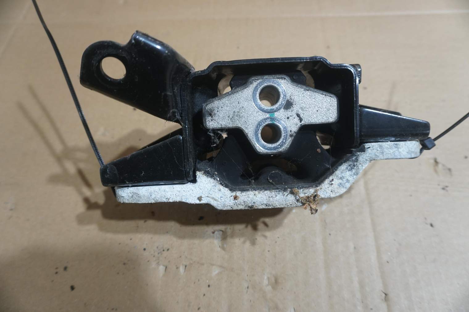 HYUNDAI I20 LEWA PODUSZKA SKRZYNI 21830C7000