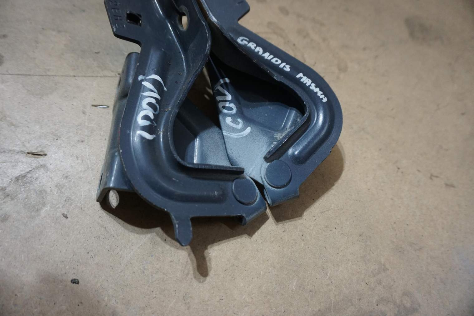 MITSUBISHI GRANDIS ZAWIASY MASKI