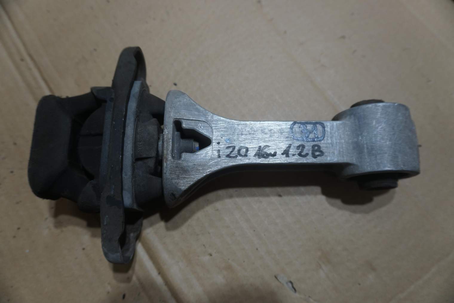 HYUNDAI I20 PODUSZKA SILNIKA SKRZYNI 21950C8000