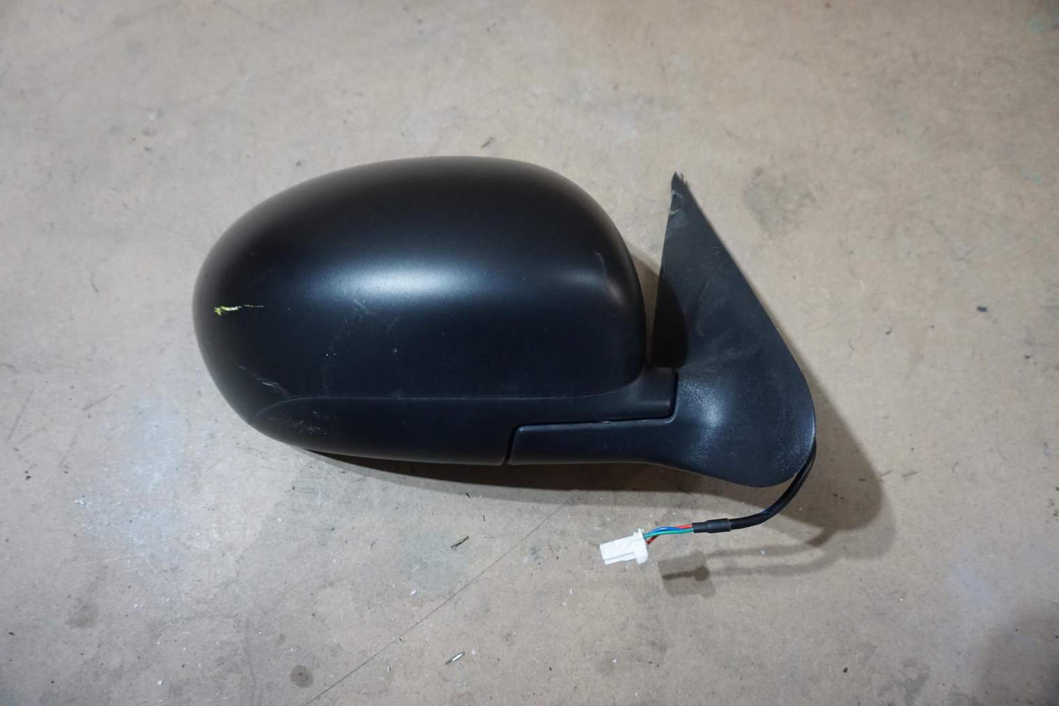 NISSAN JUKE F15 LUSTERKO PRAWE