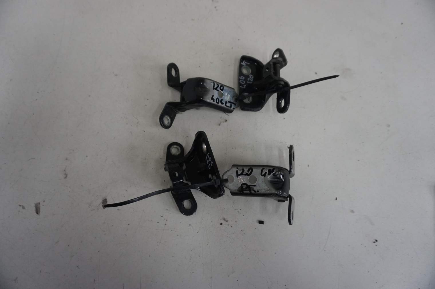 HYUNDAI i20 II ZAWIASY DRZWI X5B TYLNE LEWE