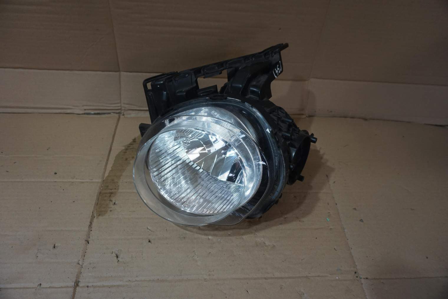 NISSAN JUKE LAMPA PRZEDNIA LEWA NR.34