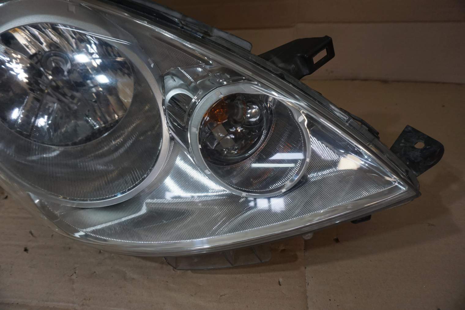NISSAN NOTE E11 LIFT LAMPA PRZEDNIA PRAWA 26010BH00B - obrazek 2