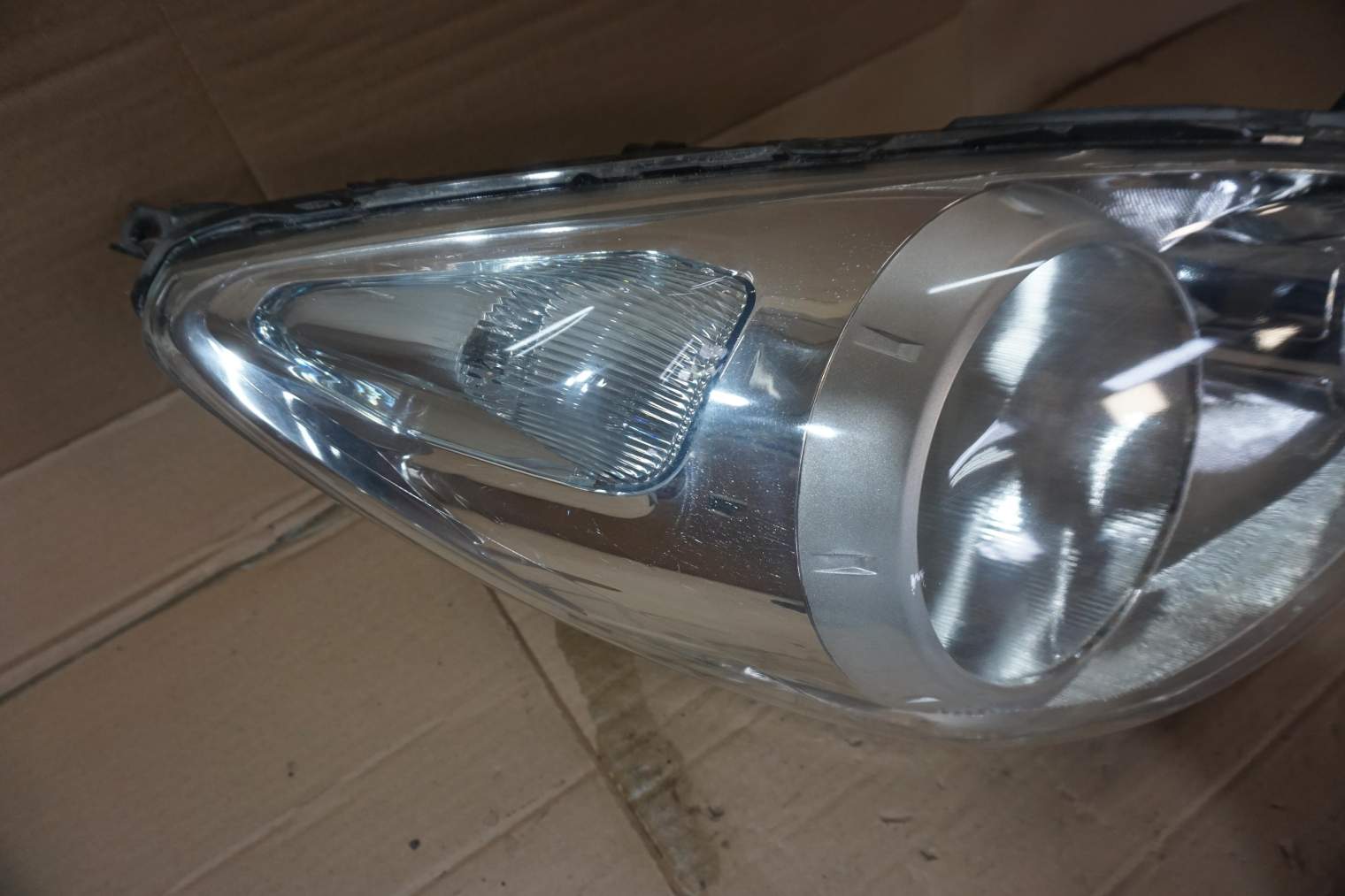 NISSAN NOTE E11 LIFT LAMPA PRZEDNIA PRAWA 26010BH00B - obrazek 3