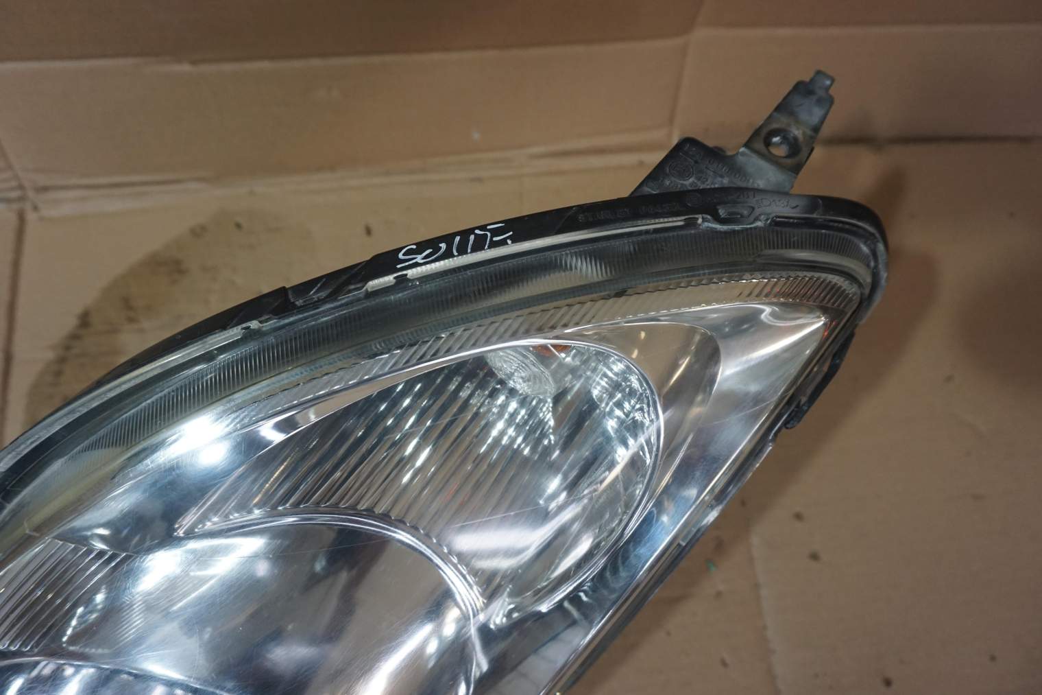 SUZUKI SWIFT MK6 LAMPA PRZEDNIA LEWA 35300-62J01 - obrazek 2