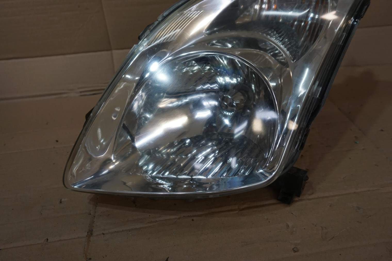 SUZUKI SWIFT MK6 LAMPA PRZEDNIA LEWA 35300-62J01 - obrazek 3