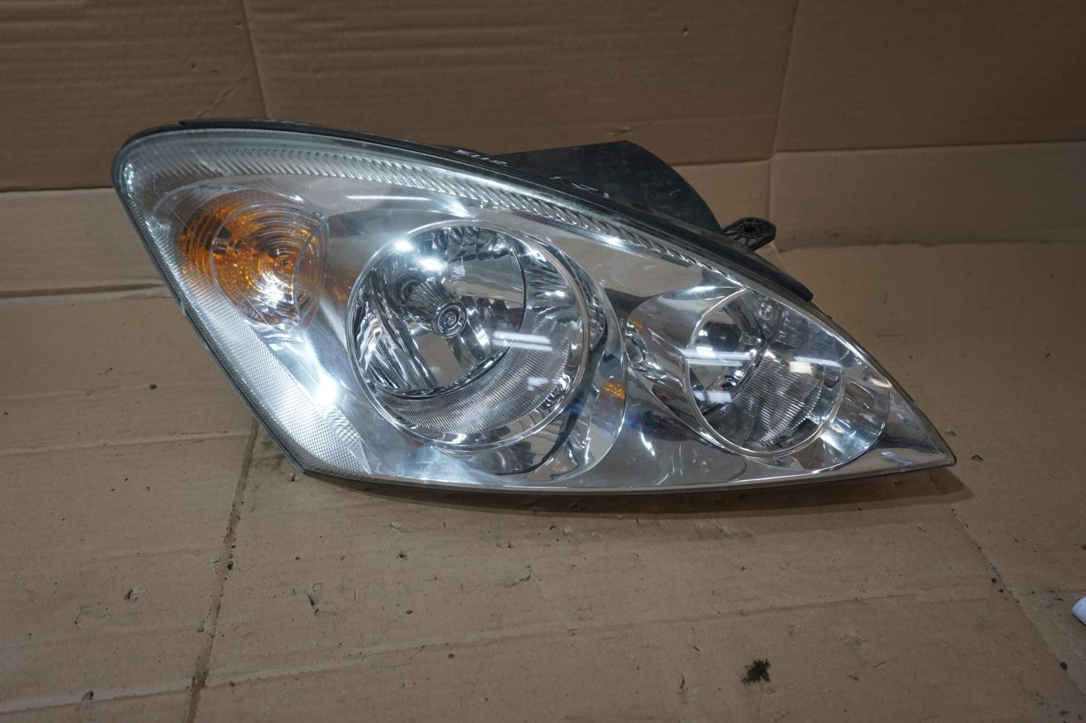 KIA CEED I LAMPA PRZEDNIA PRAWA 92102-1H000