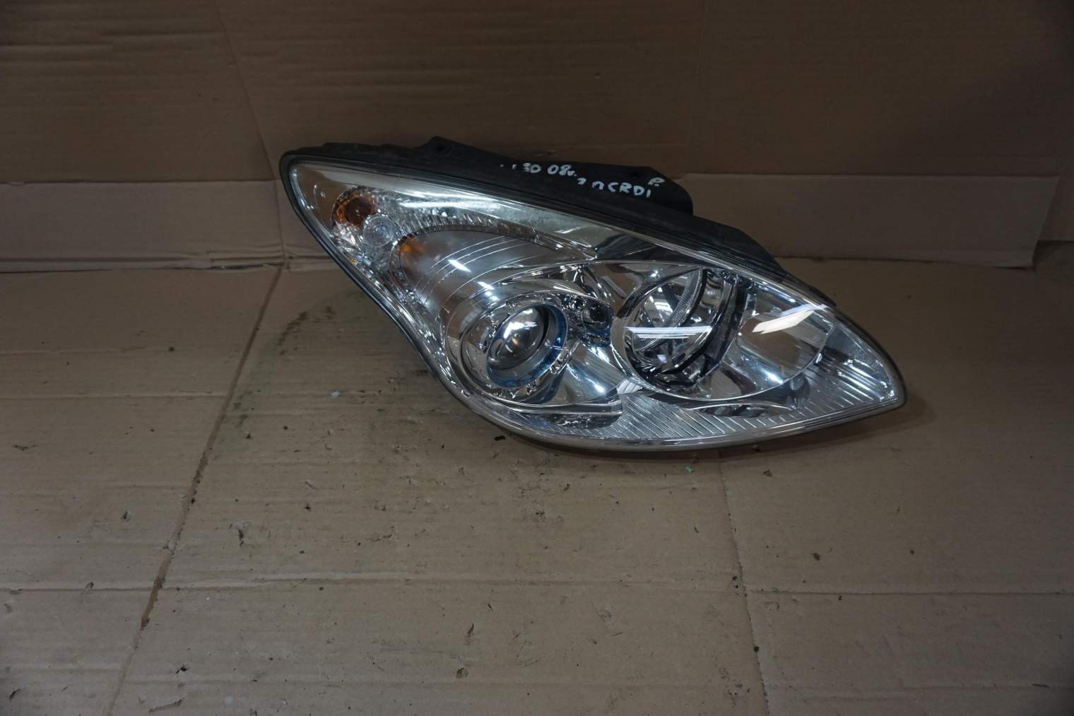 HYUNDAI I30 I LAMPA PRZEDNIA PRAWA 92102-2LXXX