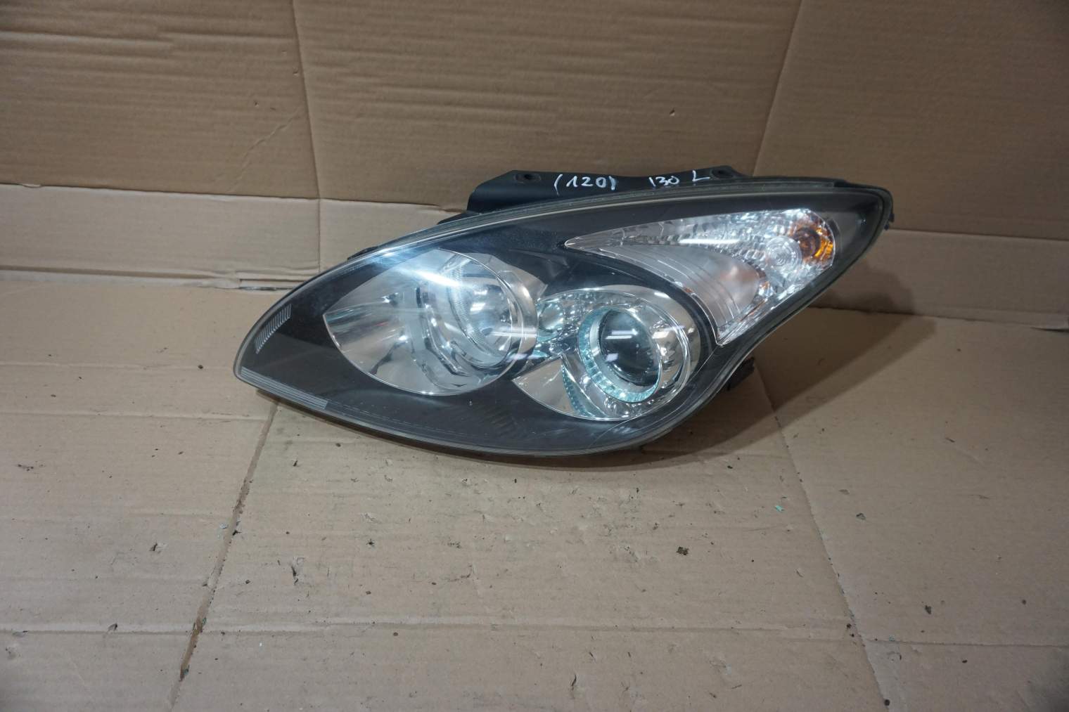 HYUNDAI I30 I LAMPA PRZEDNIA LEWA 92101-2R010