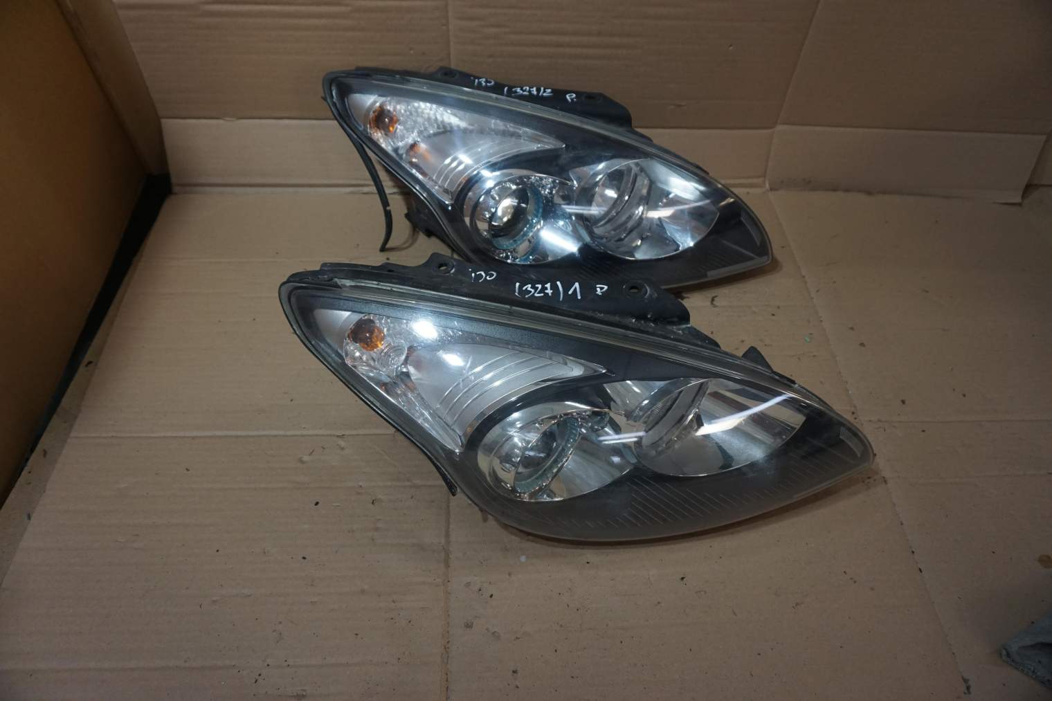 HYUNDAI I30 I LAMPA PRZEDNIA PRAWA 92102-2R010