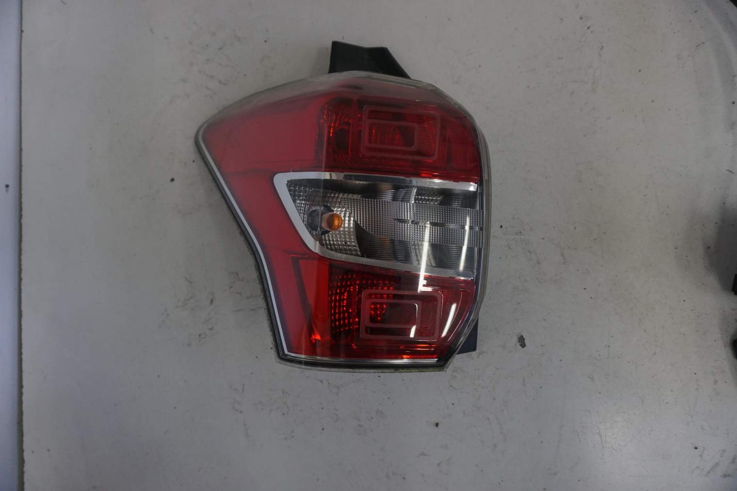SUBARU FORESTER SJ IV LAMPA TYLNA LEWA 84201SG010
