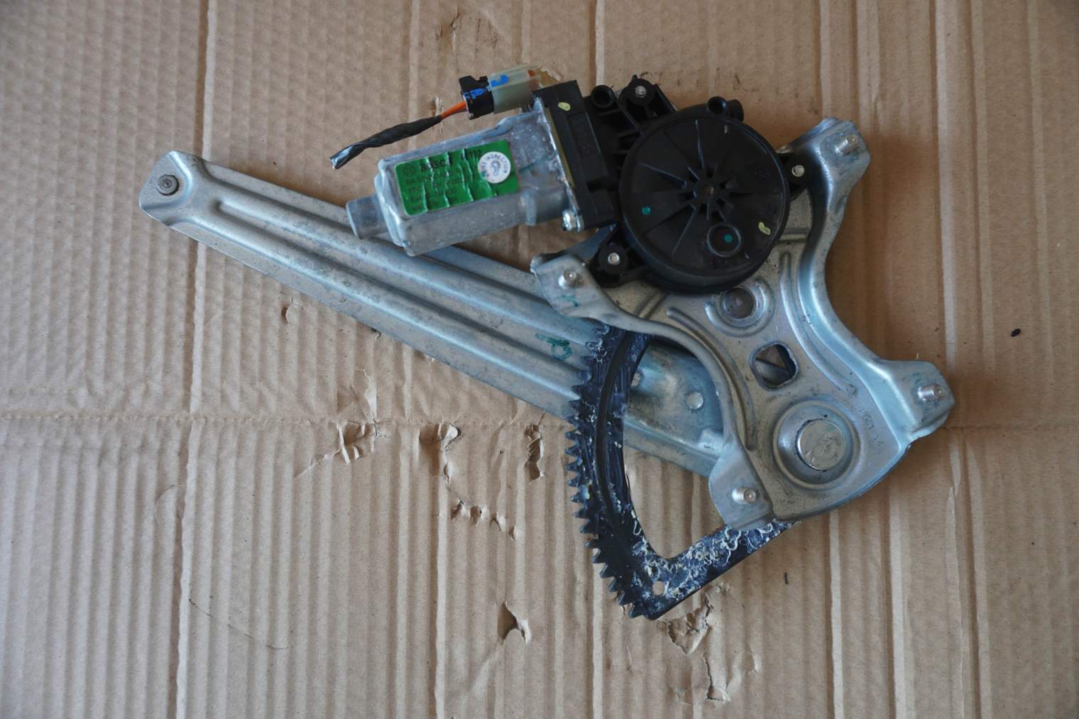 HYUNDAI SILNICZEK SZYBY 83450-B4000