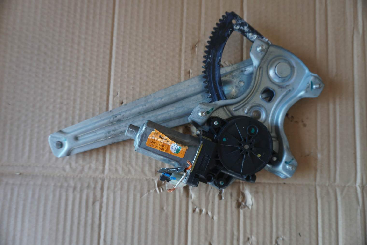 HYUNDAI SILNICZEK SZYBY 83460-B4000