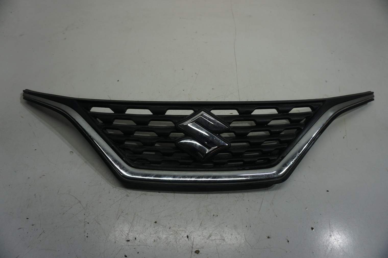 SUZUKI BOLENO III ATRAPA GRILL 71741-68P1