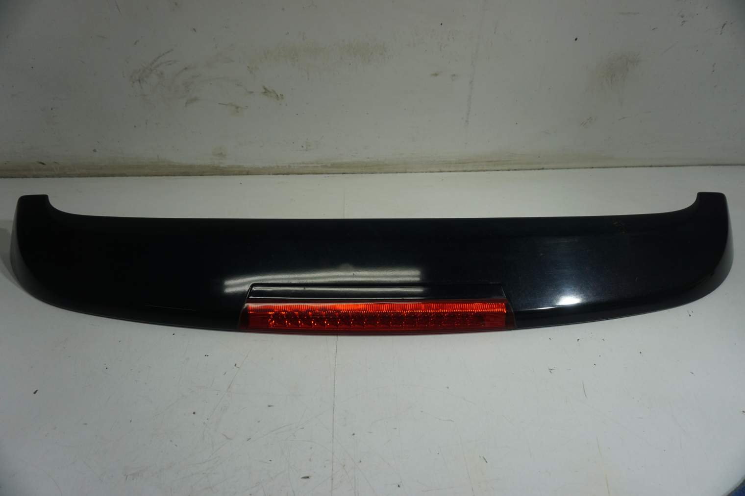 HYUNDAI SANTA FE II SPOILER KLAPTY BAGAŻNIKA 87210-2B000