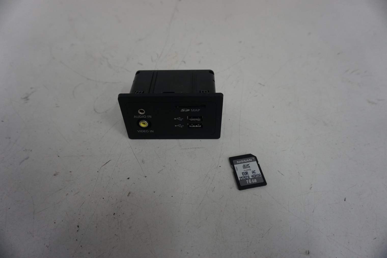 INFINITI Q50 USB KARTA SD 259204GN0A 284H34GA0B