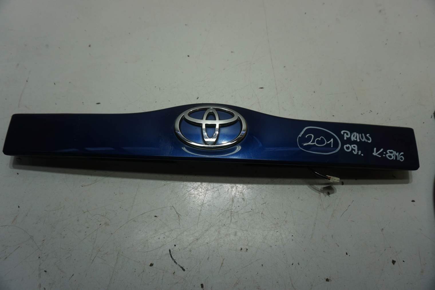 TOYOTA PRIUS II XW20 03-09 8M6 BLENDA LISTWA 76801-47050