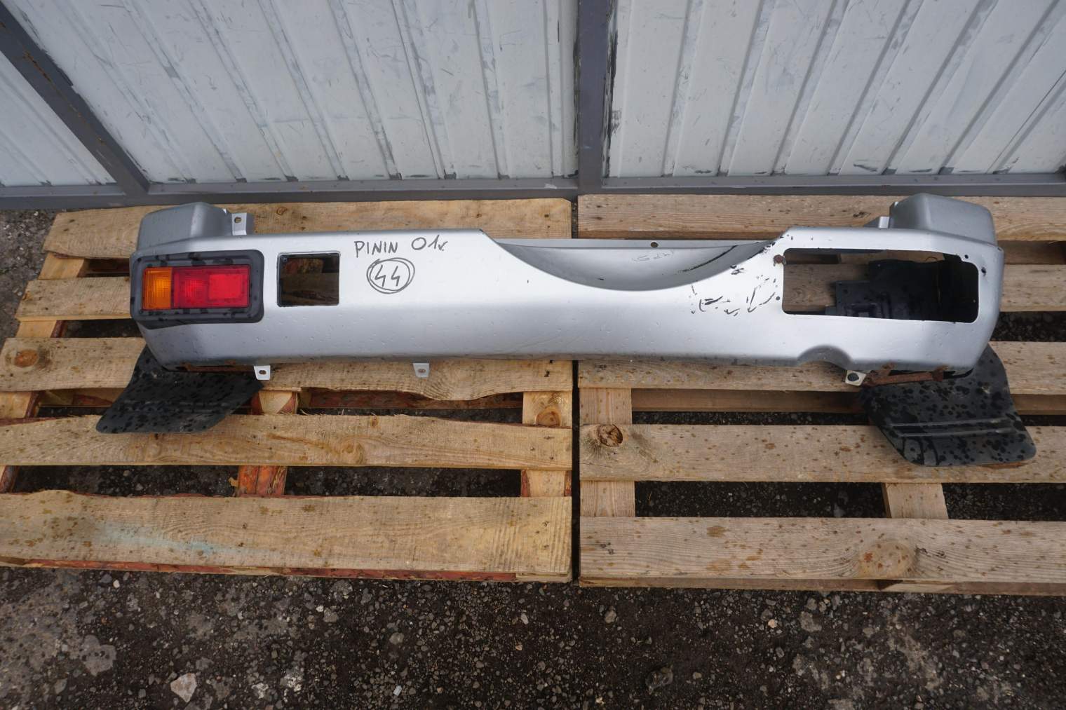 MITSUBISHI PININ ZDERZAK TYLNY MR478067