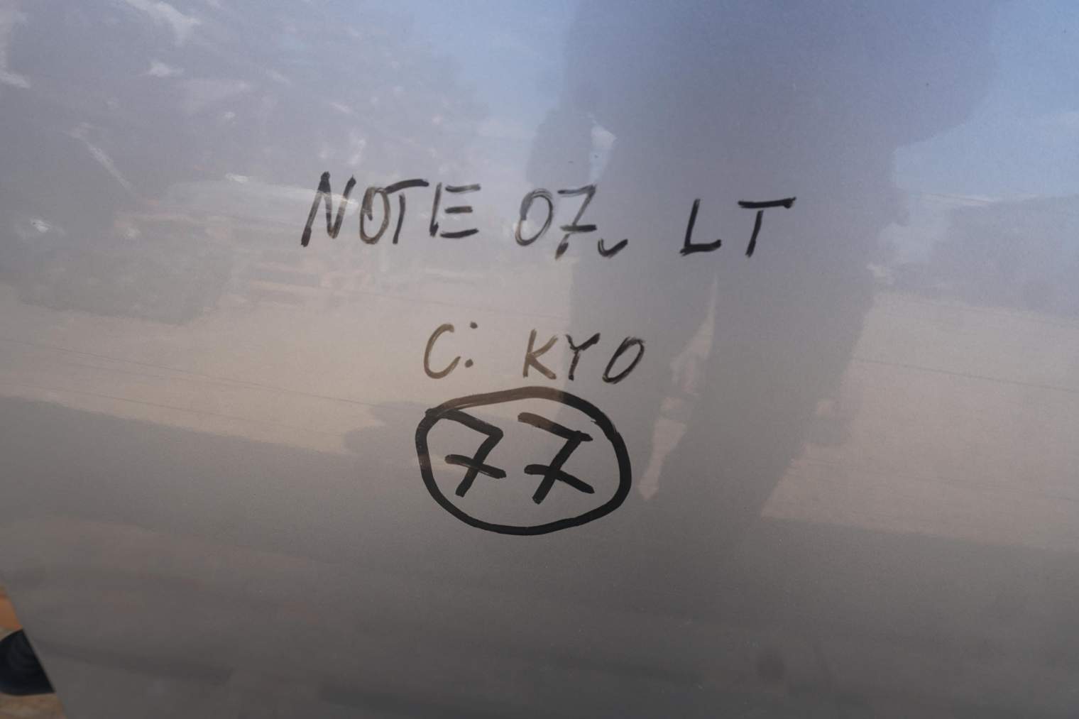 NISSAN NOTE I E11 DRZWI TYLNE LEWE KY0 - obrazek 3