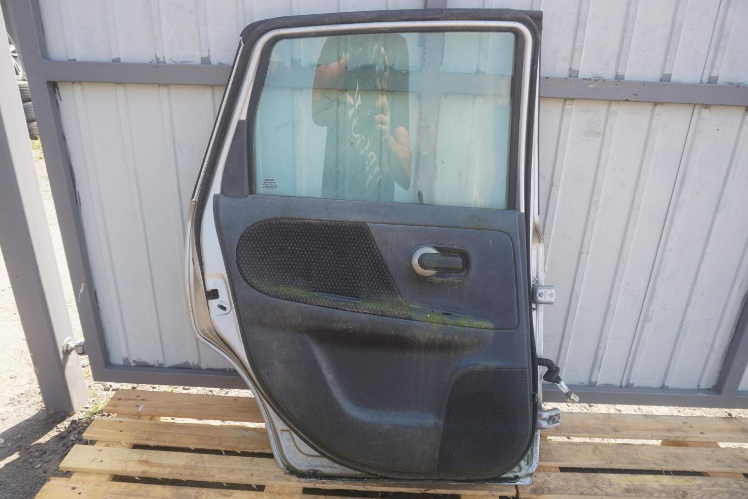 NISSAN NOTE I E11 DRZWI TYLNE LEWE KY0 - obrazek 13
