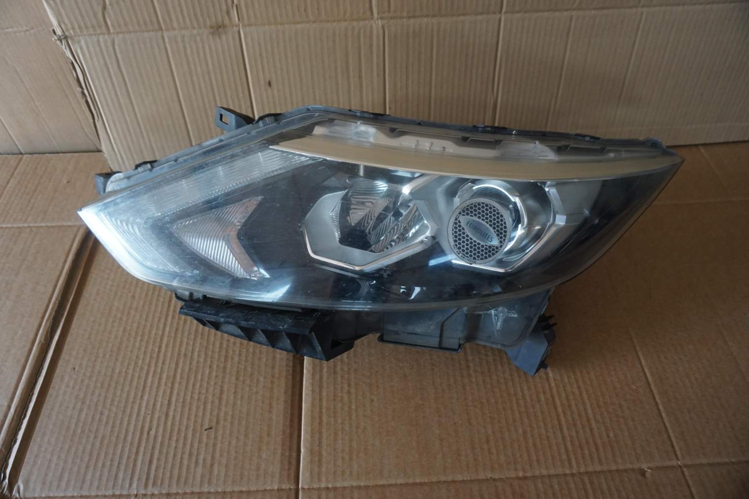 NISSAN QASHQAI J11LAMPA PRZEDNIA LEWA KOITO 100-18015