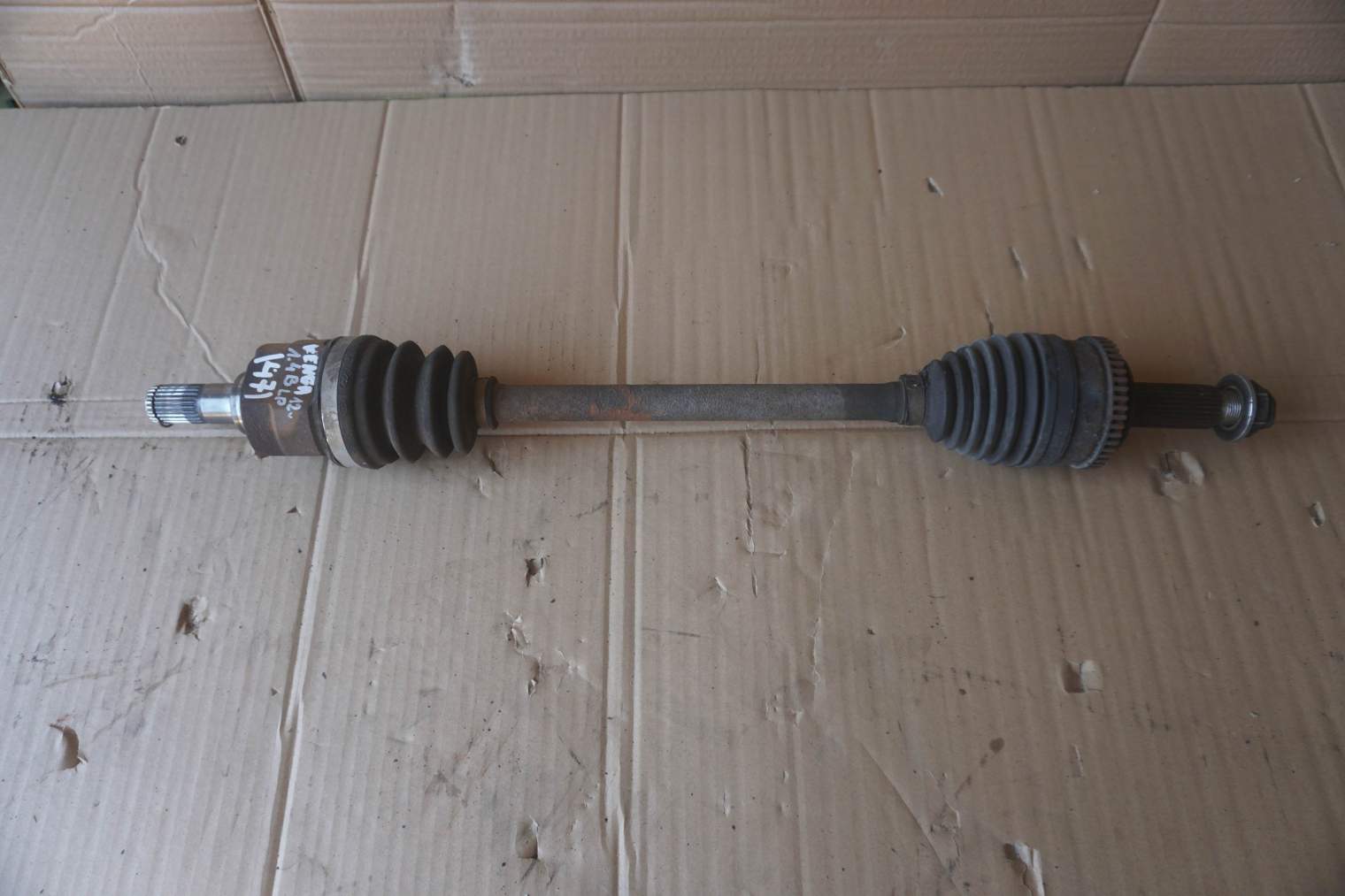 KIA VENGA LEWA PÓŁOŚ PRZEGUB 495001P000