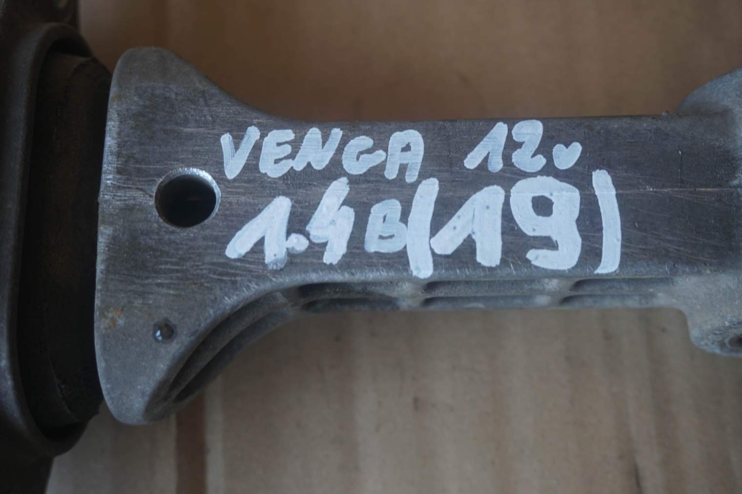 KIA VENGA PODUSZKA SKRZYNI SILNIKA 219501P000 - obrazek 2